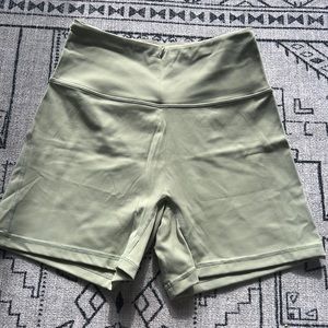 Alphalete Pulse Surge Shorts - Matcha